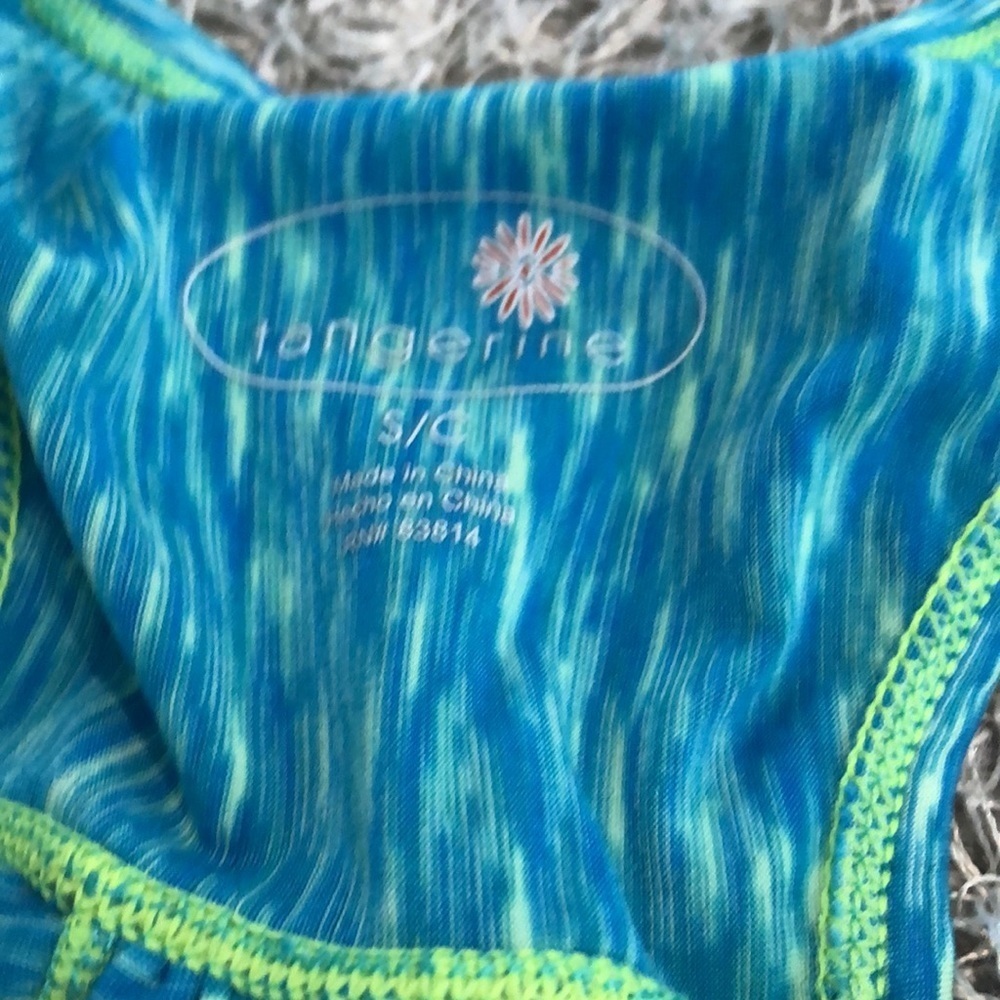 Two workout tanks - Picture 2 of 7